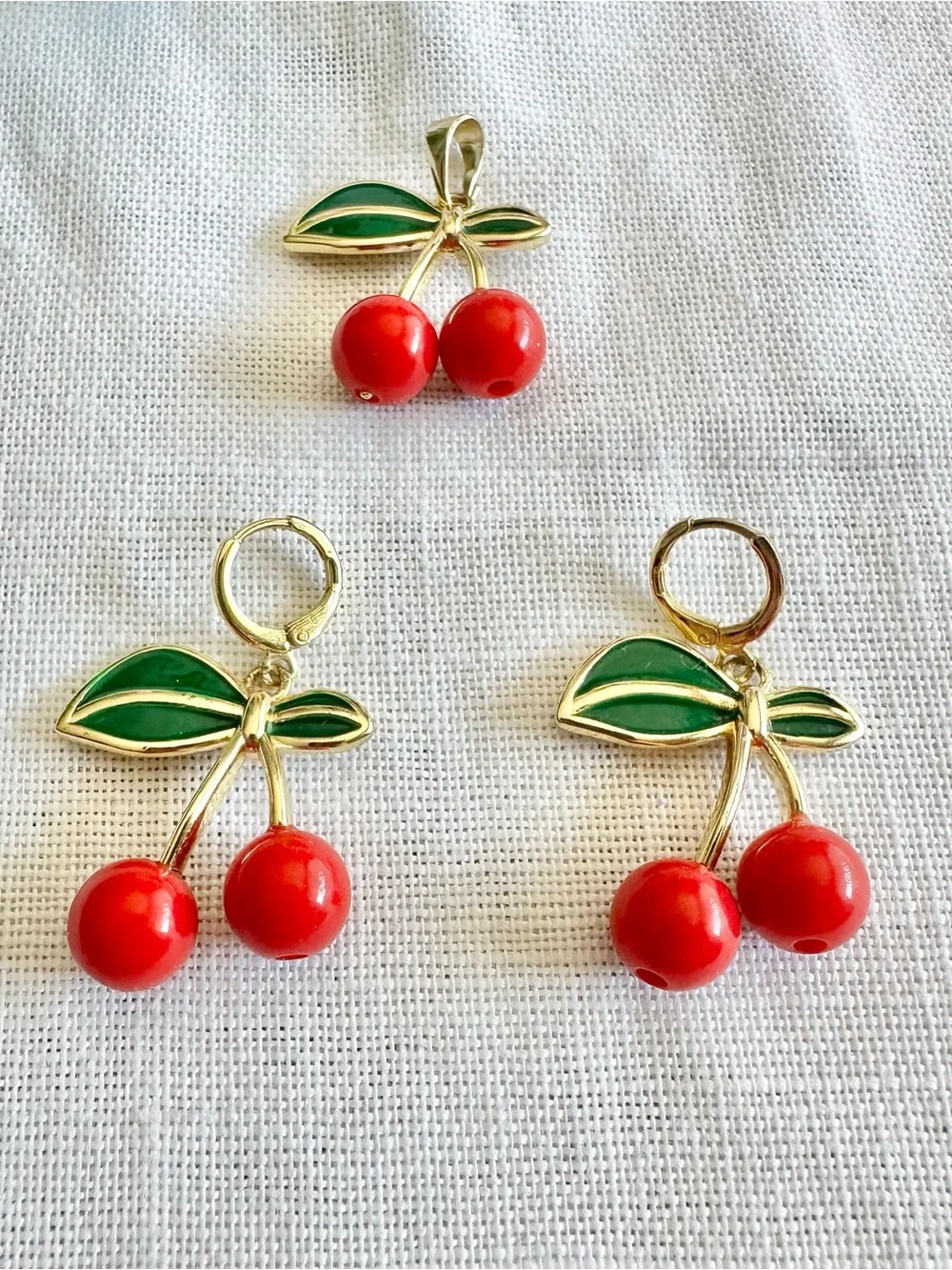 3D cherry red gold-toned drop earrings and pendant set